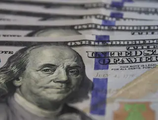 Dólar cai para R$ 5,11 com alívio externo e decisão da agência Moody