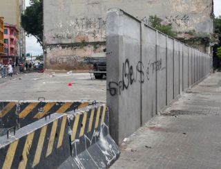 Prefeitura de São Paulo nega que muro confine pessoas na Cracolândia