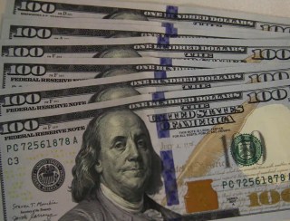 Dólar atinge R$ 5,91 após escolha de Gleisi e discussão na Casa Branca