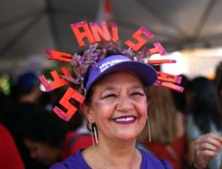 Mulheres do DF marcham por políticas públicas e contra o feminicídio