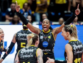 Praia Clube é tricampeão do Sul-Americano de vôlei feminino