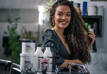 Jovem empreendedor inova o mercado de cosméticos em Campos Belos-Go com sua linha especializada para cabelos étnicos