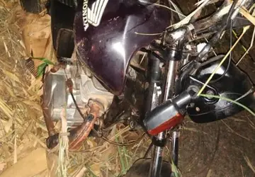 Casal morre após batida entre carro e moto, na GO-118, em Campos Belos (GO)