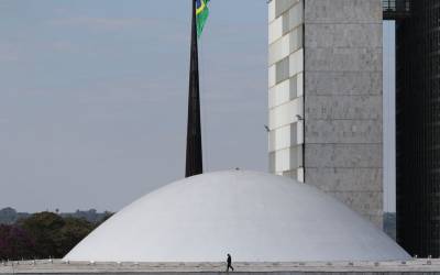 Senado adia votação de projeto que protege criança em ambiente digital