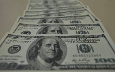 Dólar sobe para R$ 5,75 com receio sobre inflação