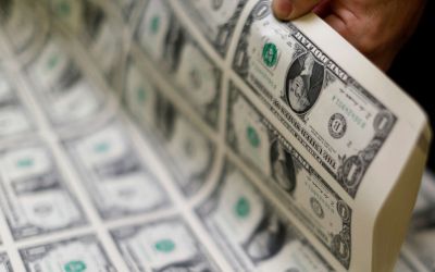 Dólar cai para R$ 5,81 em dia de trégua com moedas emergentes